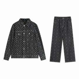 Picture of LV Sweater Suits _SKULVS-XLaztx879841136